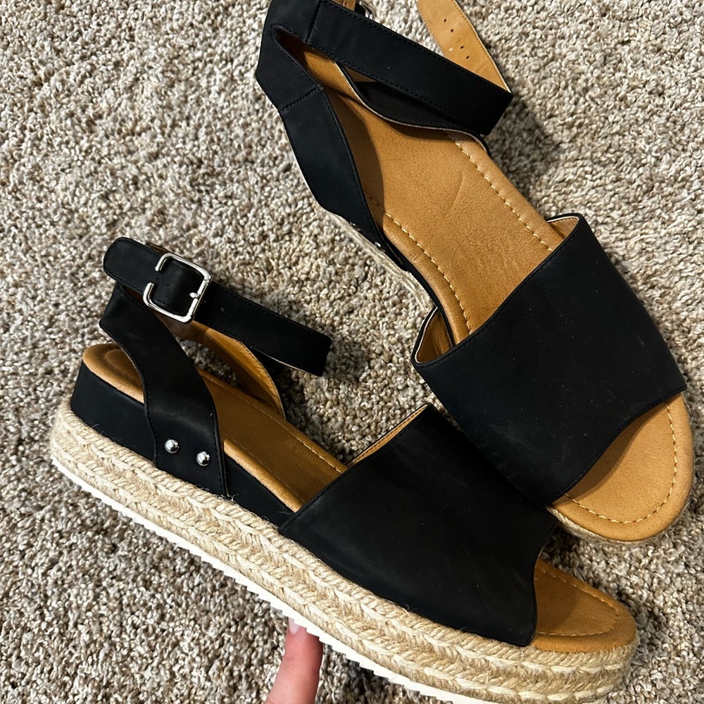 Amazon style sandals never worn